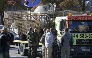 БРДМ на эвакуаторе