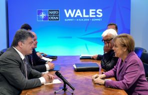 Petr Poroshenko and Angela Merkel