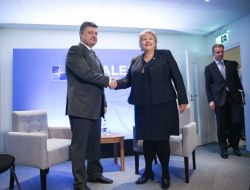 Petr Poroshenko and Erna Solberg