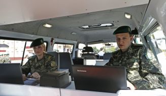 Moving software and hardware car