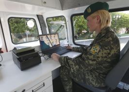 Moving software and hardware car