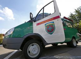 Moving software and hardware car