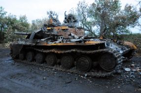 Сгоревший танк