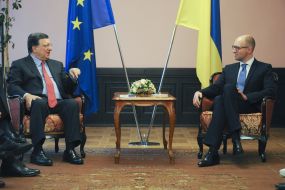Arseniy Yatsenyuk and José Manuel Barroso