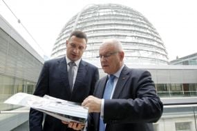 Vitali Klitschko, Volker Cowdery 