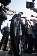 Vitaly Klitschko took part in the flash mob "Ride your bike to work"
