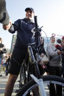 Vitaly Klitschko took part in the flash mob "Ride your bike to work"