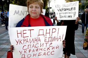 The picketers need to pass a law "On the rights of migrants"