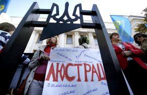 The picketers need to uphold the law "On cleaning power"