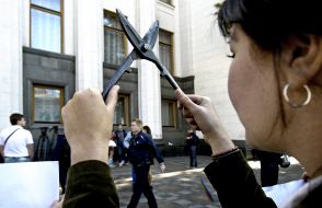 The picketers need to uphold the law "On cleaning power"