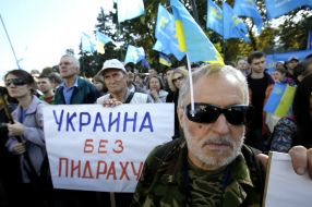 The picketers need to uphold the law "On cleaning power"