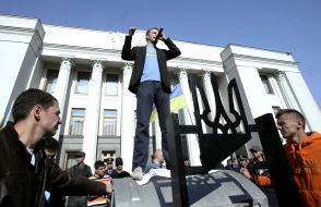 The picketers need to uphold the law "On cleaning power"