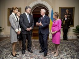 Petr Poroshenko and David Johnston