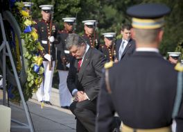 Petr Poroshenko visited Arlington Cemetery