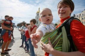 Mother with children during the parade of Sling