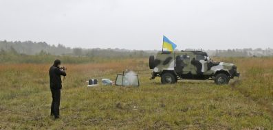 Демонстрационный обстрел бронированной техники