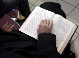 Hasid reads the Torah