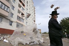 Garbage left by the Hasidim