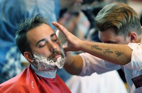 Member contest longhorn and bearded "Barbershop"