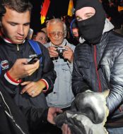 The overthrow of the monument to Lenin