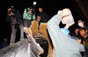 The overthrow of the monument to Lenin