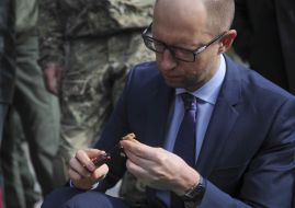 Arseniy Yatsenyuk in the National Guard training center