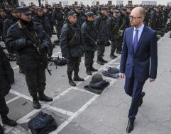 Arseniy Yatsenyuk in the National Guard training center