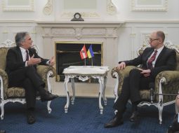 Werner Faymann and Arseniy Yatsenyuk