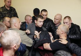 Столкновение в помещении суда