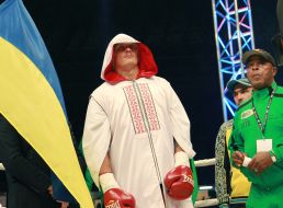 Александр Усик и Джеймс Али Башир