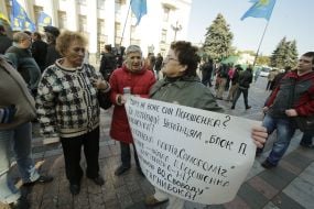 Action "Only bribetaker don't vote for a anti-corruption package"