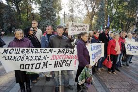 Action "Only bribetaker don't vote for a anti-corruption package"