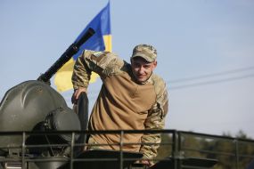 Пограничник на БТР