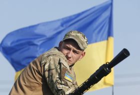 Пограничник на БТР