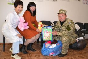 Soldier sends gifts to the child's home