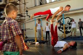 Demonstration performances on Street workout