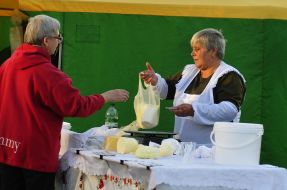 Торгівля молочною продукцією