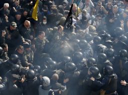 Clashes at Parliament