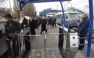 Турникеты на станции "Площадь Победы"