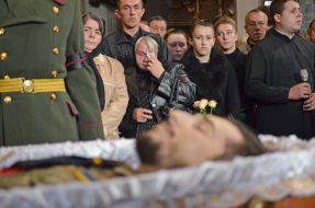 Труна з тілом Віктора Гурняка