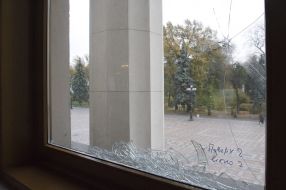 Розбиті шибки у вікнах