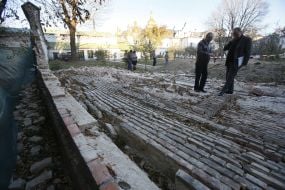 Detail of crumbling walls