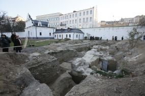 The Commission is examining the collapse of a wall fragment place
