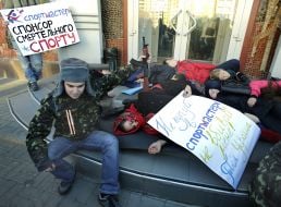 Акція-флешмоб "Купуєш в "Спортмастере"- фінансуєш вбивць"