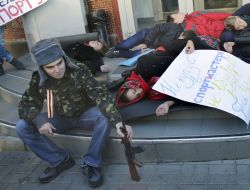 Акція-флешмоб "Купуєш в "Спортмастере"- фінансуєш вбивць"