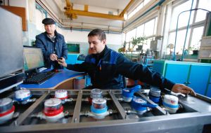 Демонстрація технічного обслуговування квартирних лічильників для води