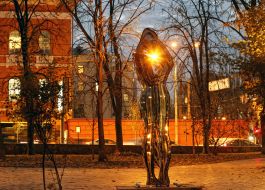 Скульптура "Любовь-Вселенная"