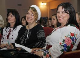 Students and teachers write dictation Ukrainian National Unity