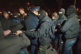 Activists are trying to demolish the monument to Felix Dzerzhinsky