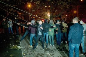 Activists are trying to demolish the monument to Felix Dzerzhinsky